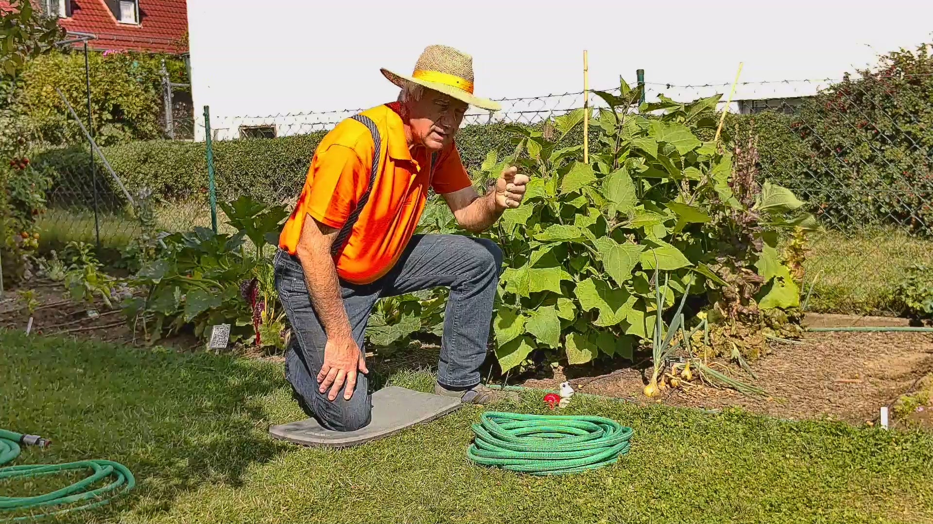 Video laden: Innovative neue Produkte stelle ich Ihnen vor. Einen elektrischen Schneckenschlauch und zwei Gewebe-Gartenschläuche in 1/2&quot; und 3/4&quot;.